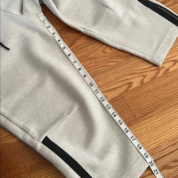 Nike Sportswear Cropped Sweatpants - Picture 7 of 8